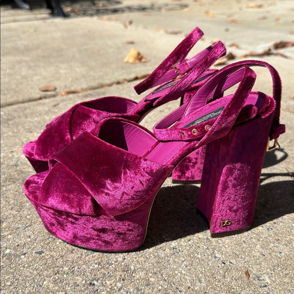 DOLCE & GABANA Velvet Platform Heels in Rich Purple/Magenta size 37